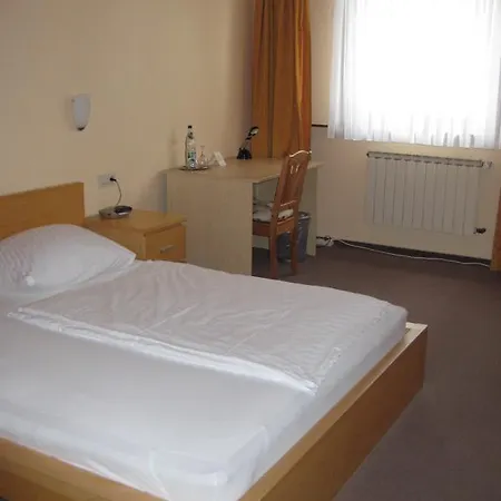 Haus Bergblick מלון 3*